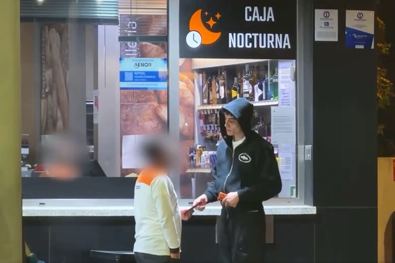 Un youtuber español le pagó el viaje a la Argentina a un trabajador que extrañaba a su mamá 