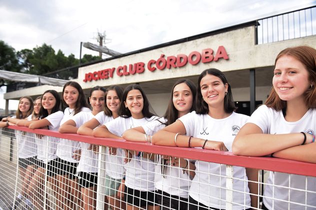  La camada 2009 de hockey del Jockey CC viajó al Valle de las Lágrimas y se convirtió en el primer equipo de mujeres de Córdoba en realizar la travesía. 
