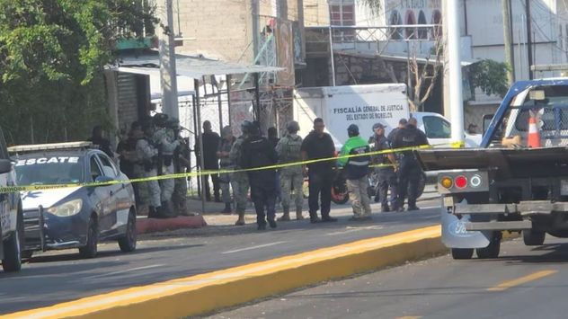 México: hombres armados irrumpen en bar y matan a ocho personas; el lugar había sido inaugurado horas antes.
