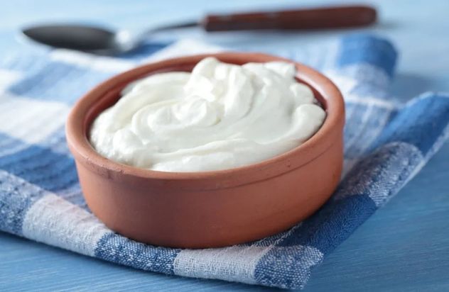 Por qué el yogur griego se vuelve viral: el efecto TikTok que cambia el consumo.