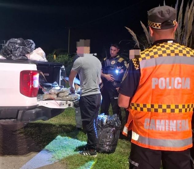 Operativo de la Caminera con secuestro de las drogas. (Policía)