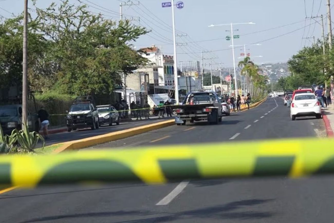 México: hombres armados irrumpen en bar y matan a ocho personas; el lugar había sido inaugurado horas antes.
