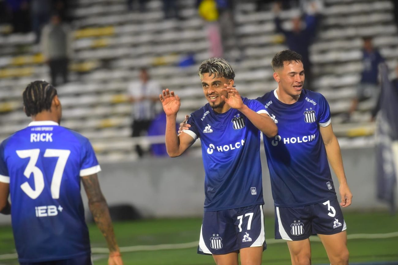 Ronaldo Martínez puso en ventaja a Talleres ante Riestra. Marcó después de 566 minutos. Suma tres en 15 partidos