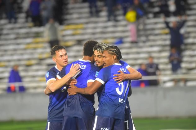 Ronaldo Martínez puso en ventaja a Talleres ante Riestra. Acompañan Valoyes, Schott y Rick. Cristaldo y Galarza tienen una estructura para crear.