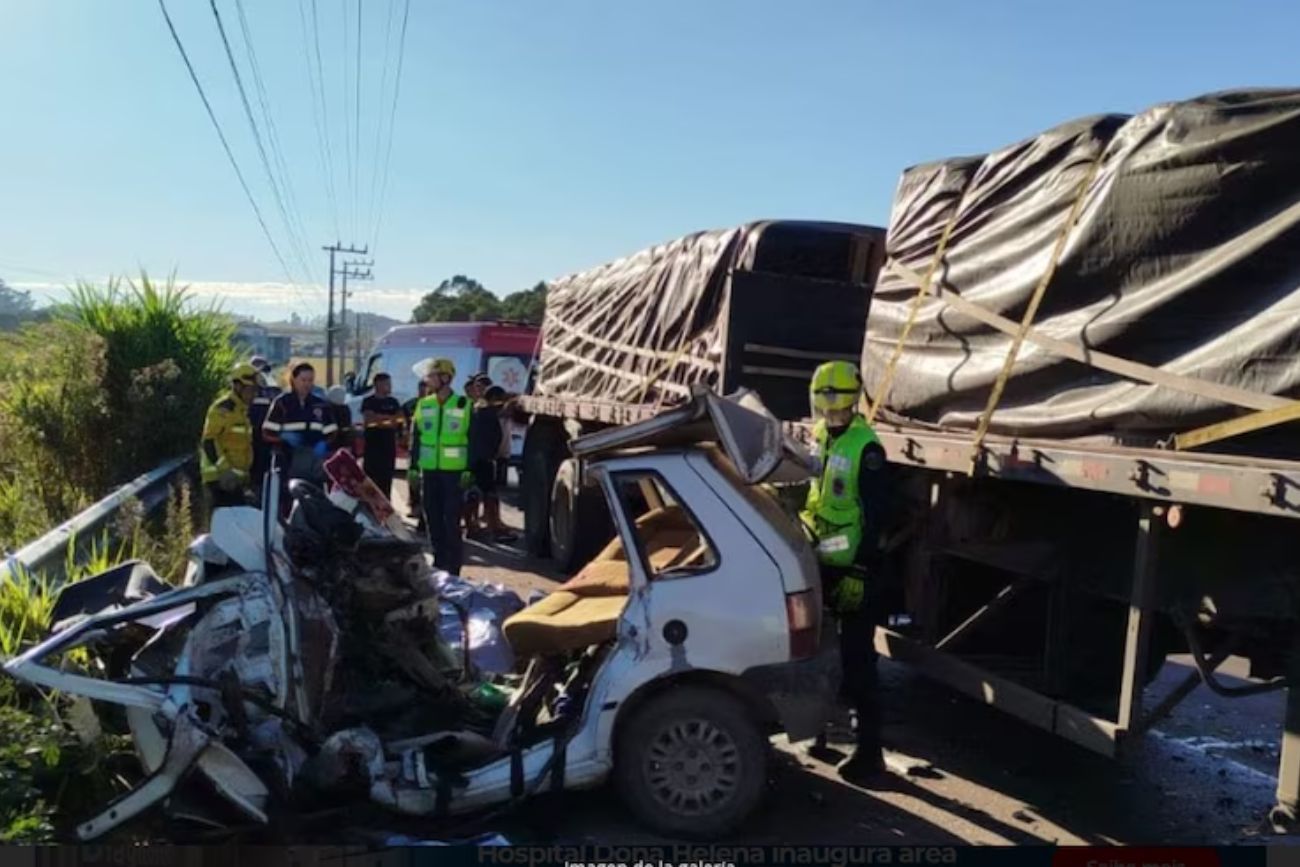 Brasil: cinco muertos en un choque frontal, entre ellos una madre y su hijo argentinos
