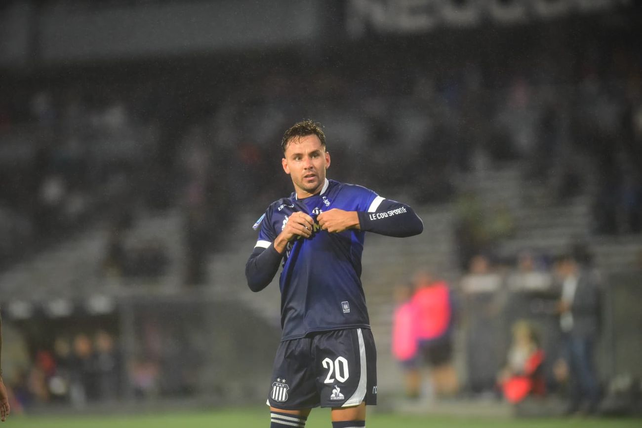 Augusto Schott marcó el 2-0 de Talleres ante Riestra en el Kempes por el Torneo Apertura 2026. Luego, recibió la quinta amarilla y no podrá estar ante Estudiantes de La Plata
