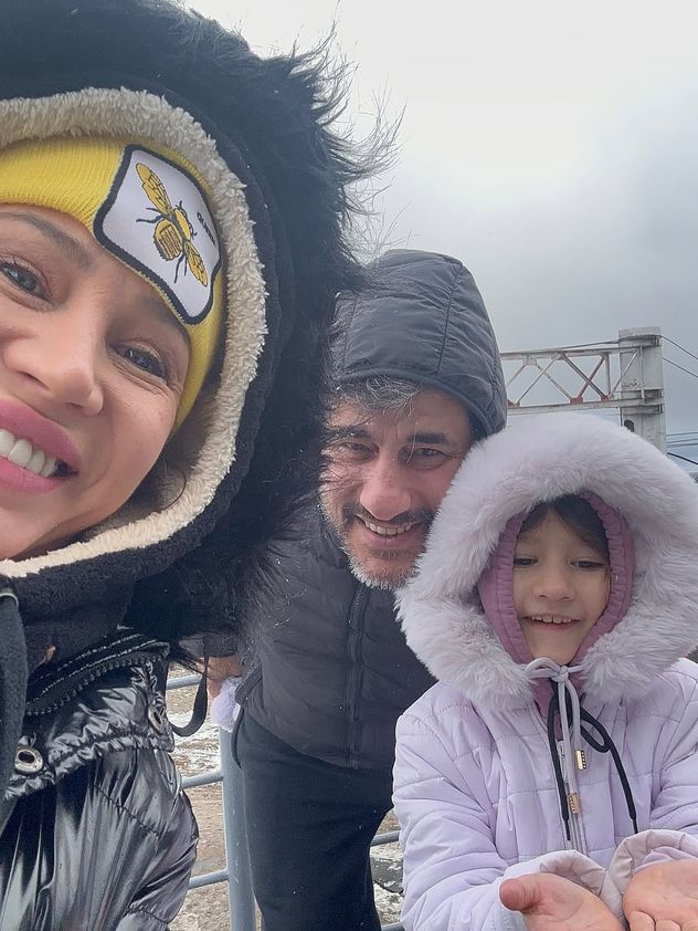 Adabel Guerrero y Martín Lamela junto a su hija Lola.