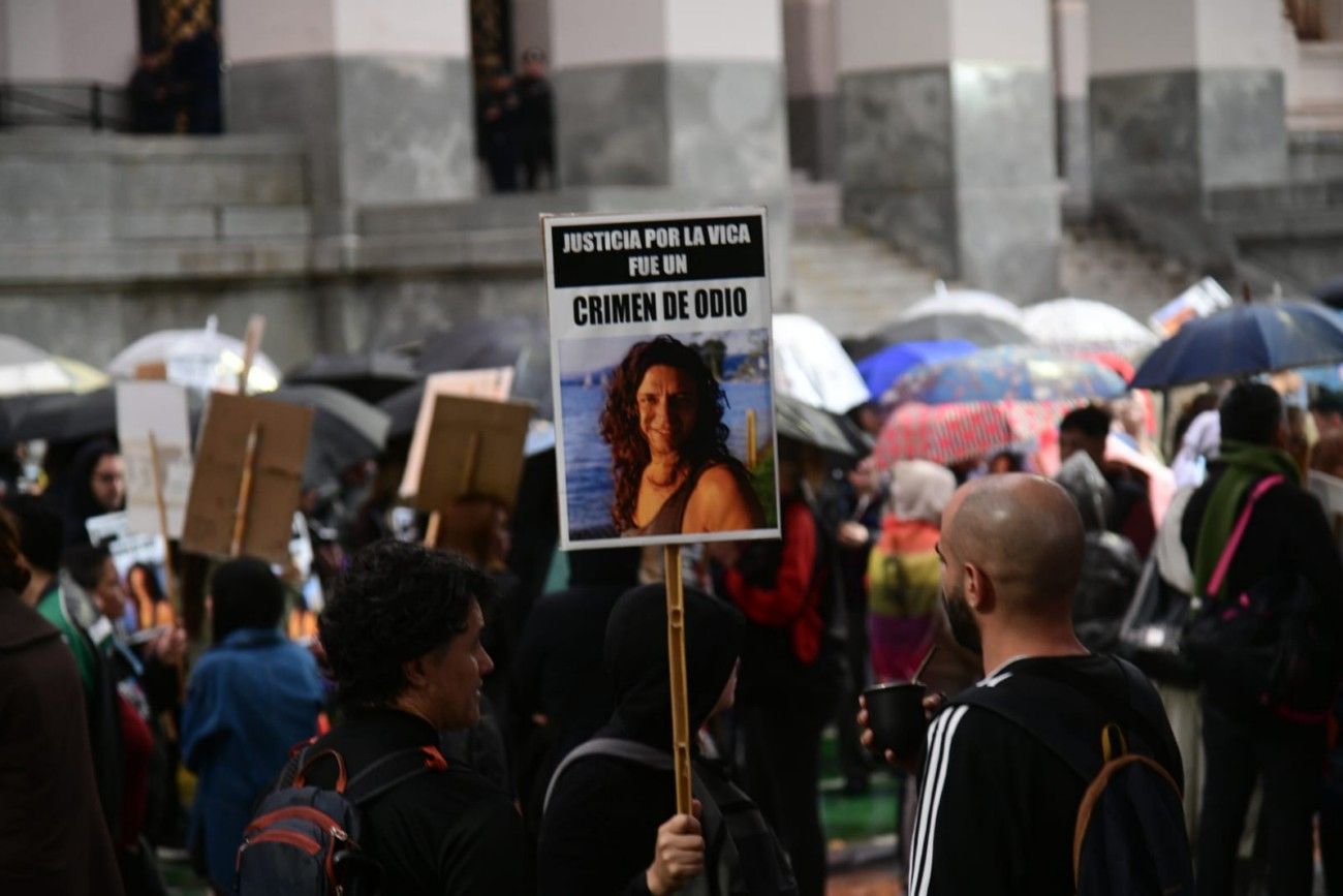 Vigilia frente a Tribunales 1 por el crimen de Vica Monteros. (Ramiro Pereyra)