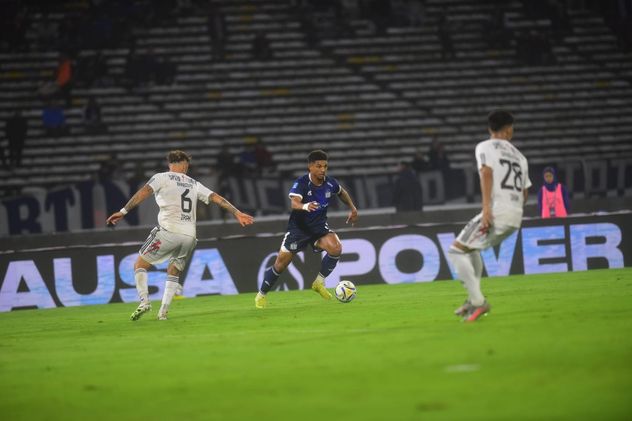 Diego Valoyes, delantero de Talleres en el partido ante Riestra. 