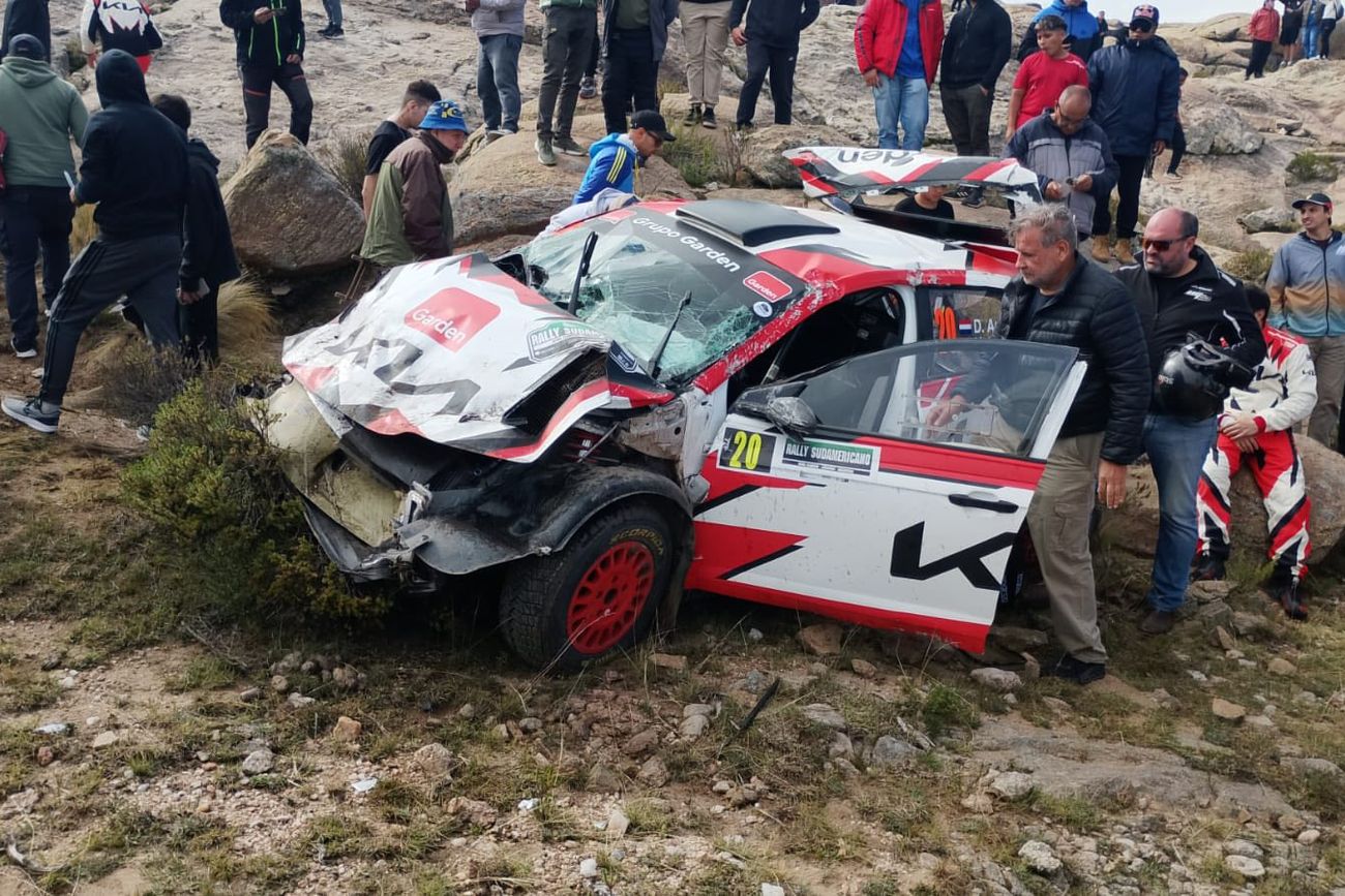 El despiste de un VW Polo GT en el tramo Giulio Cesare–Mina Clavero provocó la muerte de un joven cordobés y obligó a suspender la competencia.