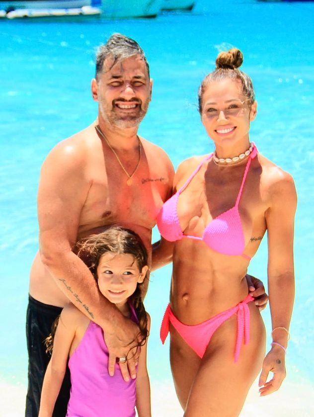 Adabel Guerrero y Martín Lamela junto a su hija Lola.