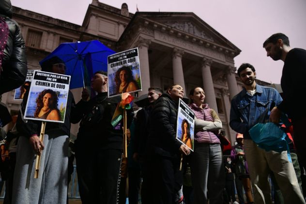 Hubo una vigilia frente a Tribunales 1 tras la muerte de Vica Monteros.  