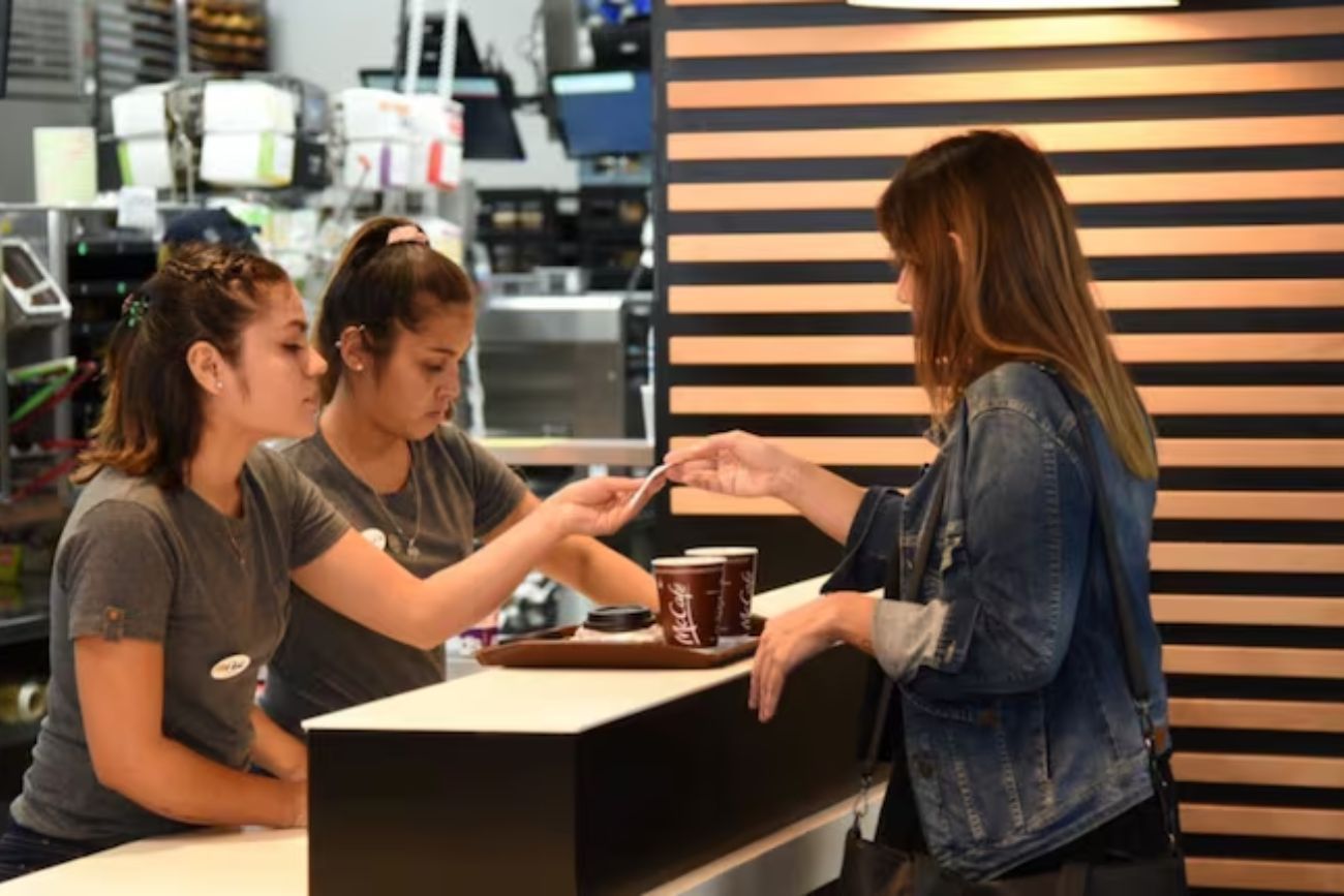 Sueldos en comida rápida mayo 2026: cuánto cobra cada puesto con aumento.