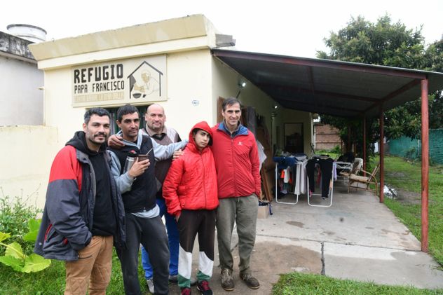 Centro barrial y refugio comunitario en torno a la figura del Papa Francisco, a un año de su muerte.