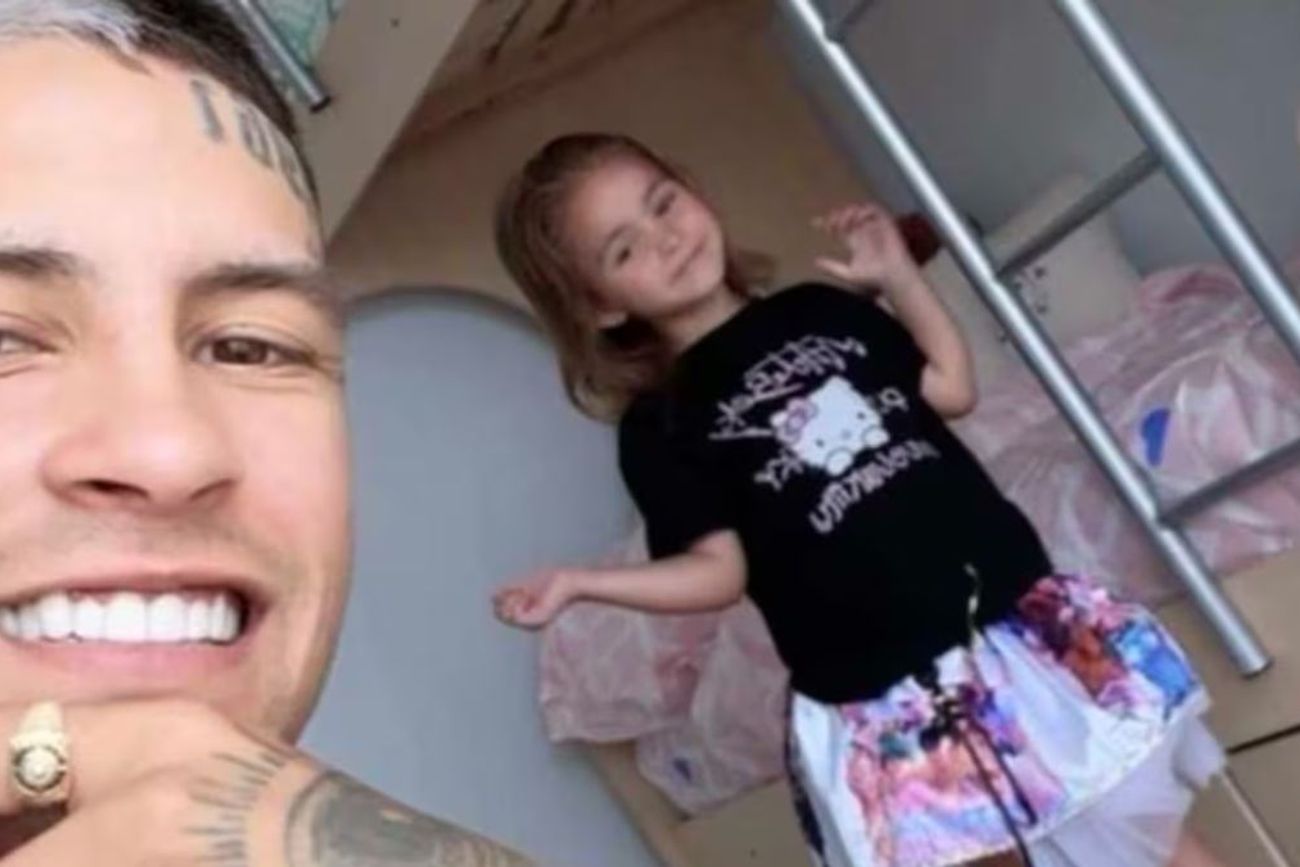 El cantante compartió cada detalle del espacio que preparó para su hija y dejó ver una faceta íntima marcada por la emoción y el cuidado.