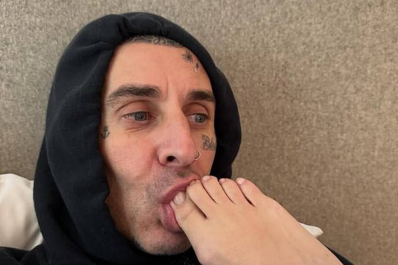 ¿Se fue al pasto? Al menos eso consideraron algunos seguidores de Travis Barker en Instagram. (Instagram @travisbarker)