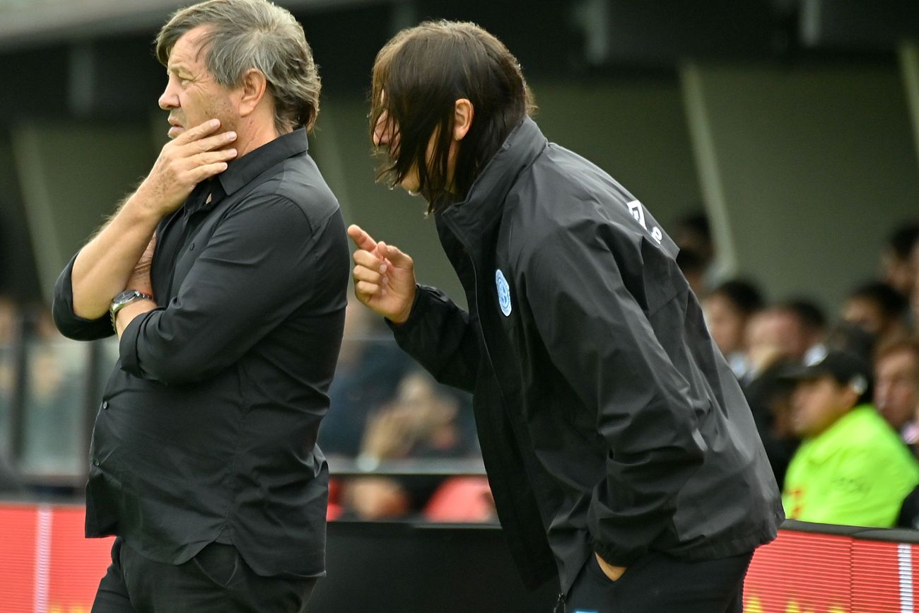 Ricardo Zielinski y Juan Carlos Olave, piensan y analizan que colocar nte Gimnasia.