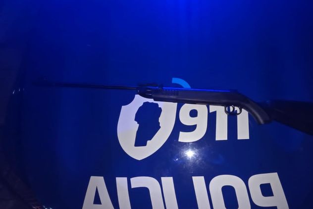 Dos estudiantes acusados de disparar balinazos desde un balcón en Nueva Córdoba: hirieron al menos a dos personas.
