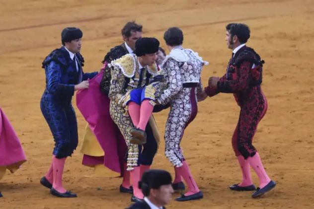 Un torero español sufrió una cornada en el recto: tiene una perforación de 10 cm y su pronóstico es "muy grave"