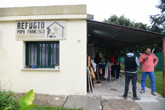 El frente de la vivienda de barrio Cámara en el que está emplazado el Refugio Papa Francisco. (Ramiro Pereyra)