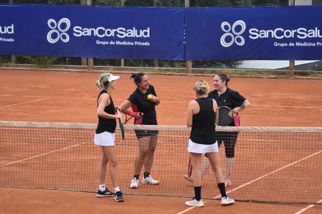 Además de la acción en cancha, el evento sumó propuestas recreativas y espacios de bienestar para las participantes.