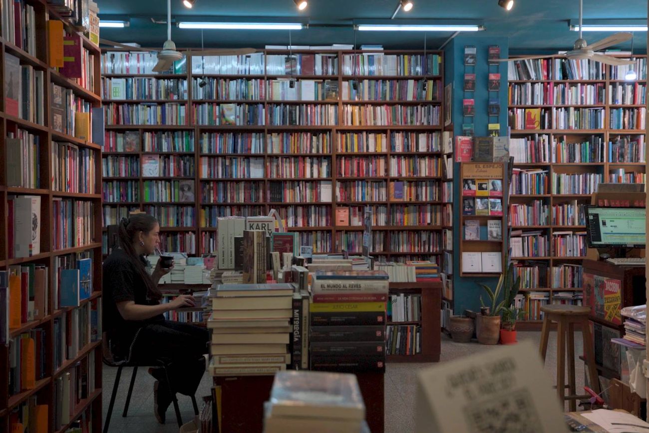 El Espejo Libros, la librería que habita desde hace décadas el Centro.