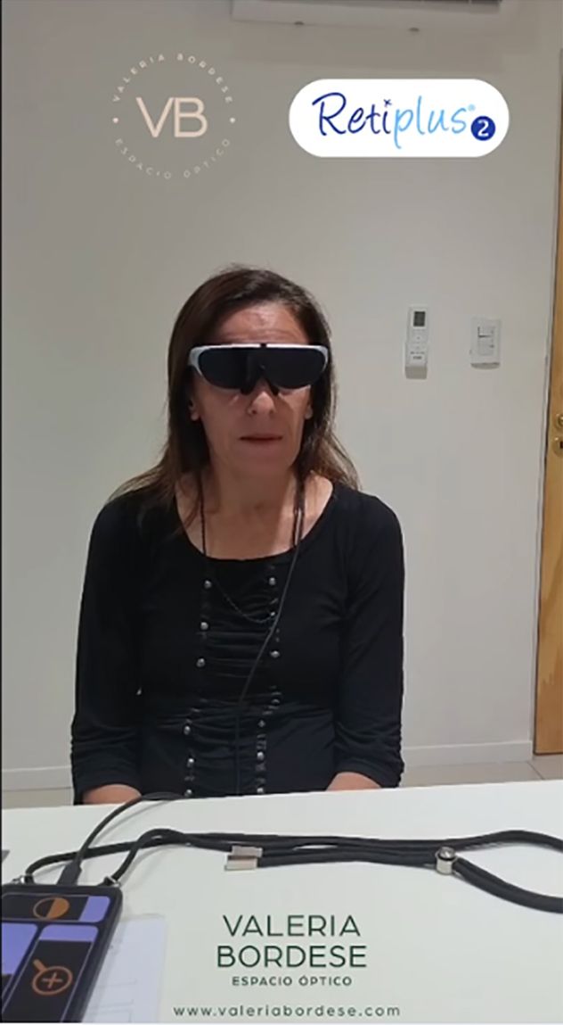 Nidia tiene retinosis pigmentaria y mejoró su calidad de vida con los lentes inteligentes.