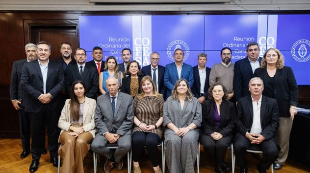 Reunión del Cofesa, encabezada por el ministro de Salud nacional, Mario Lugones