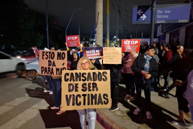 “Cansados de vivir con miedo”: protesta vecinal en Los Alemanes por robos y falta de presencia policial.