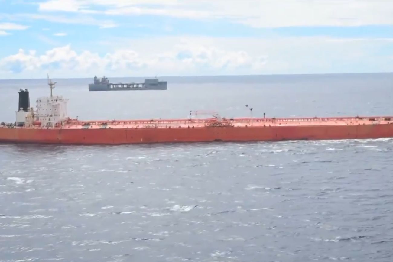 Fuerzas de Estados Unidos abordaron un petrolero con crudo iraní en el océano Índico. (Captura)