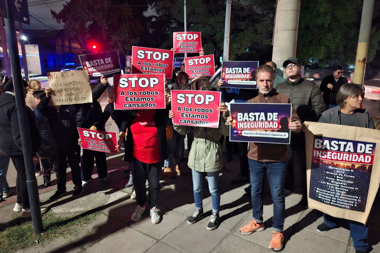 “Cansados de vivir con miedo”: protesta vecinal en Los Alemanes por robos y falta de presencia policial.
