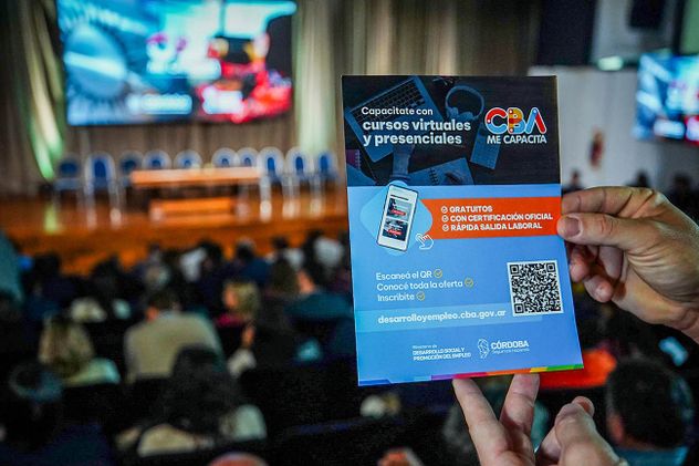 "La capacitación en oficios y el acceso al conocimiento son herramientas que permiten mejorar el lugar en el que una persona está", Martin Llayora.