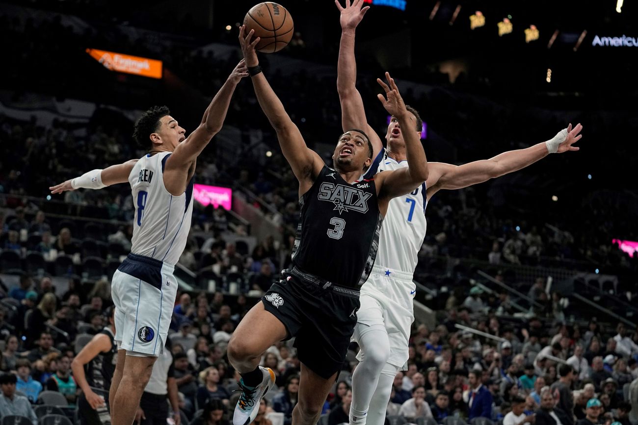 Johnson fue elegido como Sexto Hombre del Año, un premio que en los Spurs solo había ganado Manu Ginóbili, en 2008. (AP)