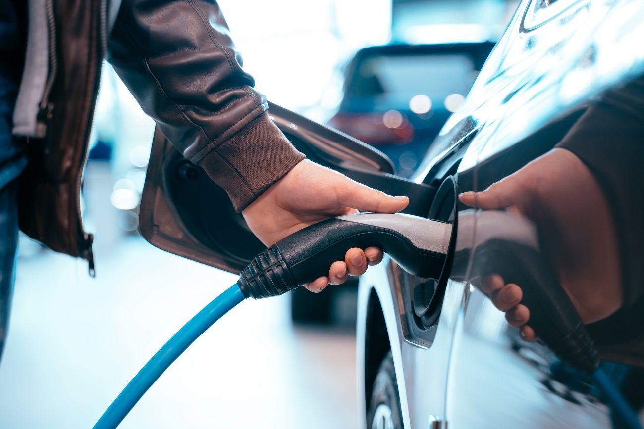 El crecimiento de la movilidad eléctrica expone límites en instalaciones domiciliarias