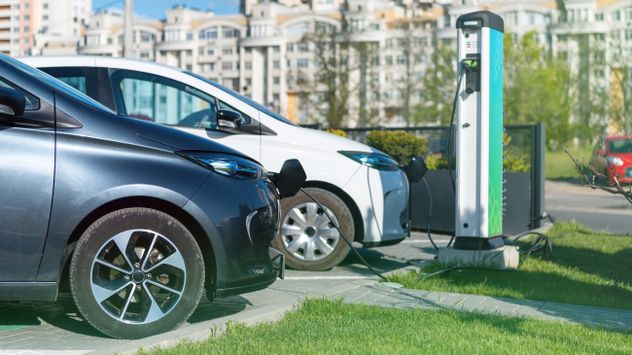 El crecimiento de la movilidad eléctrica expone límites en instalaciones domiciliarias