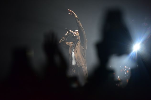 Abel Pintos en su show festejando los 30 años con la música en la Plaza de la Música.