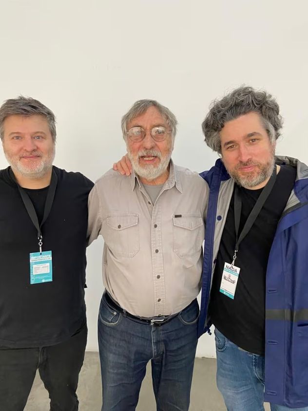 Gastón Duprat y Mariano Cohn junto a Luis Brandoni.