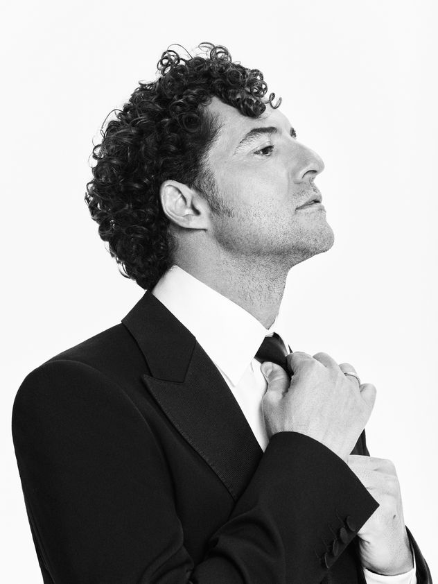 David Bisbal, con look acorde a sus pretensiones de crooner. (Universal Music)