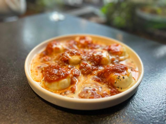 Un resto bar sereno que ofrece pastas que se destacan especialmente. 