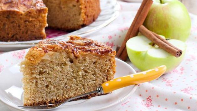 La torta de manzana sin harina combina avena y manzana para lograr una opción saludable, rápida y nutritiva en pocos minutos.