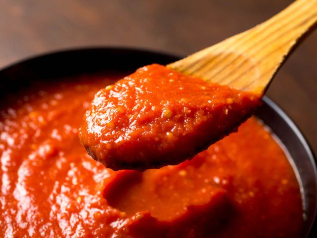 Cómo hacer salsa de tomate sin acidez: el truco natural que usan en Italia.
