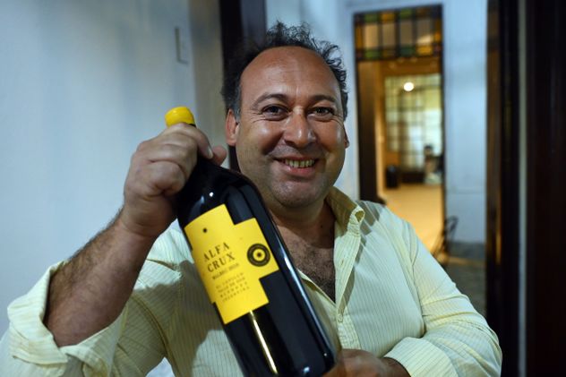 Bodega Alfa Crux presenta su línea con cosechas históricas de hace más de 20 años en una edición especial con su enólogo Germán Páez y el gerente comercial Horacio Marchena. 
