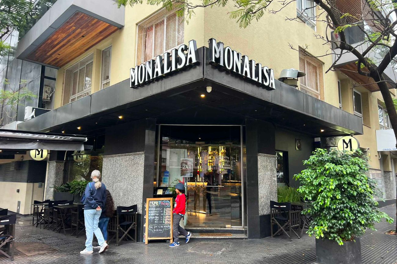 Un resto bar sereno que ofrece pastas que se destacan especialmente. 