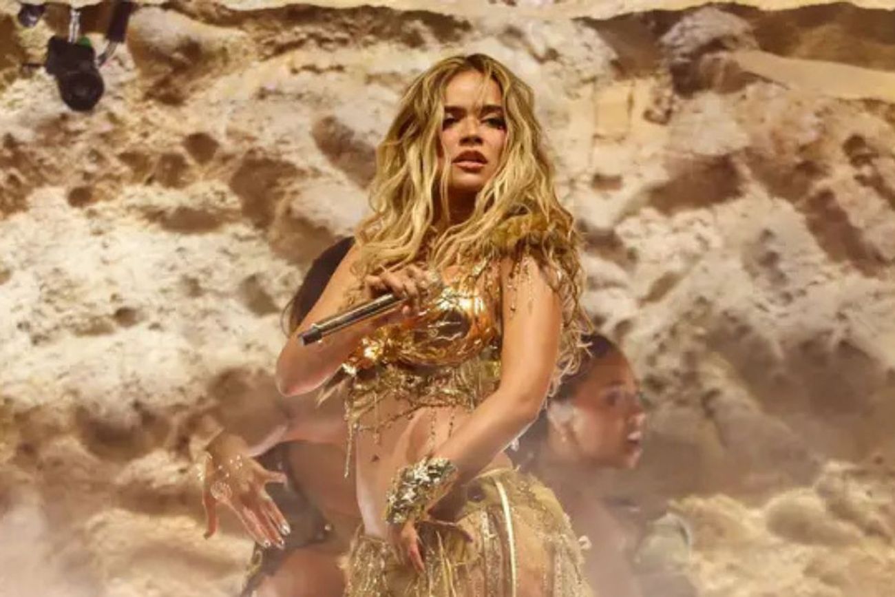 Karol G deslumbró en Coachella con un show de alto impacto, resultado de una intensa rutina de entrenamiento físico.
