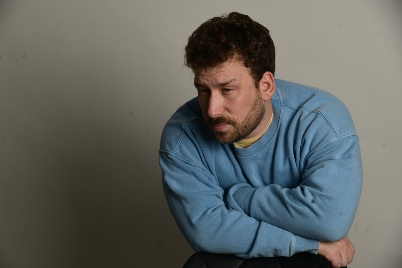 El humorista Lucas Upstein presenta su show en Córdoba. 