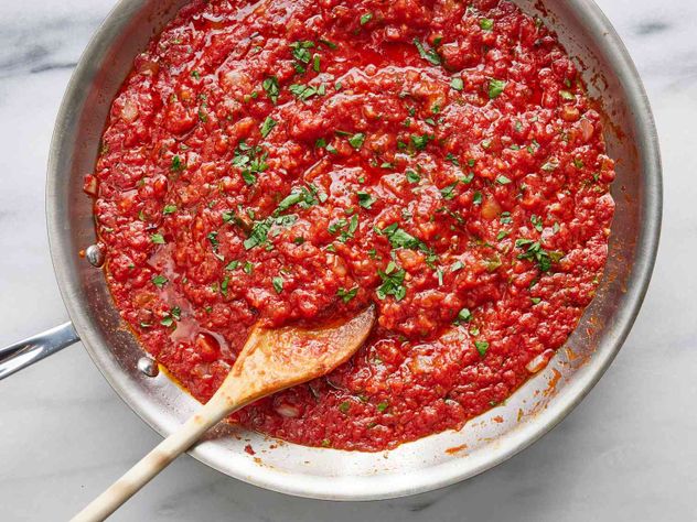 Cómo hacer salsa de tomate sin acidez: el truco natural que usan en Italia.