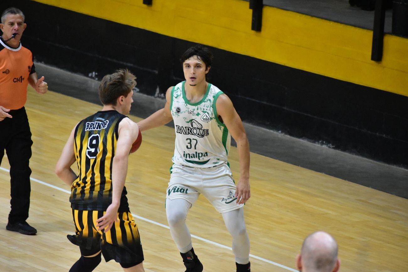 Juan Bejar, con 21 puntos, fue el goleador de Barrio Parque en la caída ante Comunicaciones en el cuarto partido de los octavos de final de la Liga Argentina. (Prensa Comunicaciones)