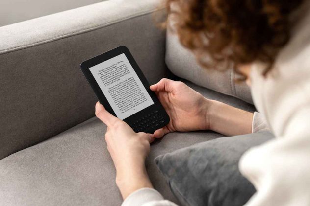 En plena celebración del Día Mundial del Libro, la elección entre la lectura tradicional en papel o la lectura digital va más allá de una cuestión de formato. 