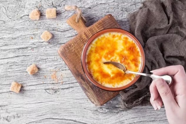 Cremosa por dentro y con una costra caramelizada irresistible, esta versión fusiona tradición francesa y sabor argentino.