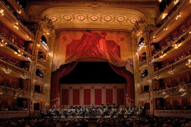 La experiencia permite ver de cerca el trabajo de la orquesta en la sala principal del Teatro Colón, en un formato íntimo y poco habitual.
